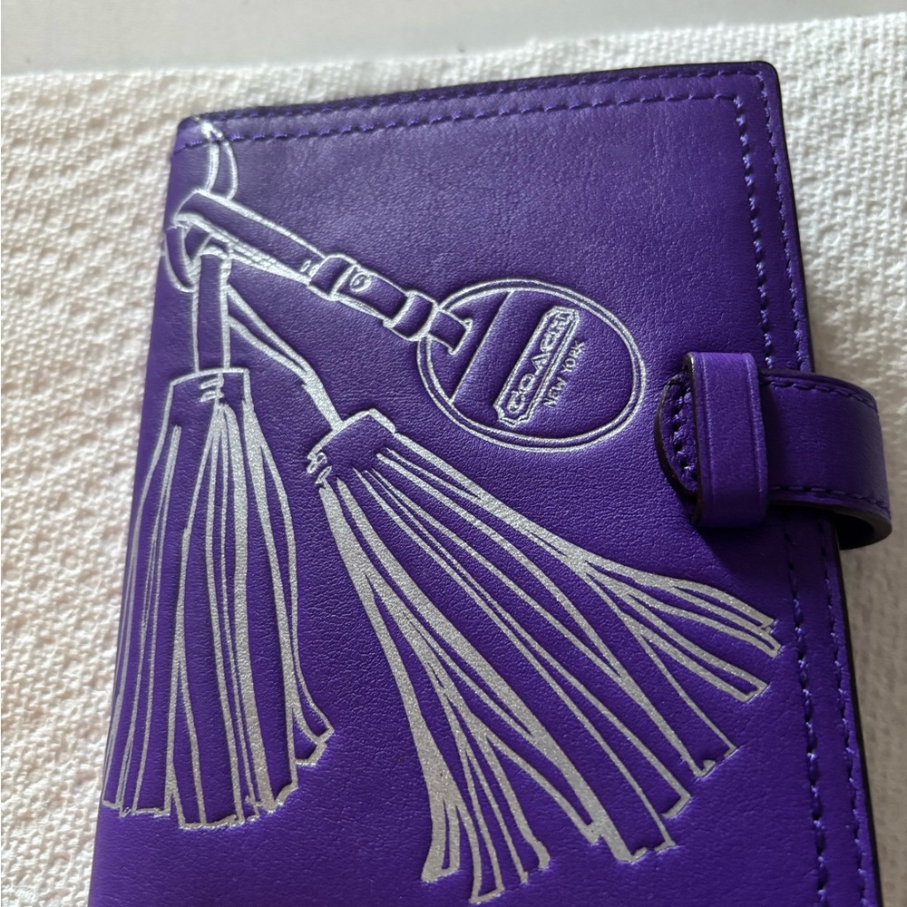 New Tagged Coach Leather Passport Holder - Picture 3 of 5